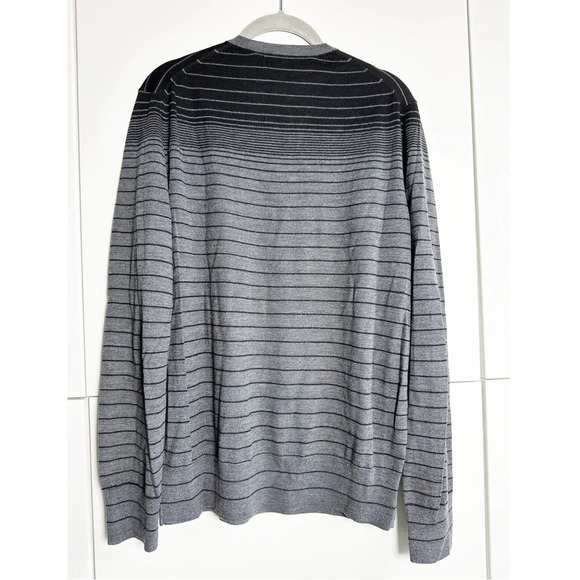 Banana Republic Mens 100% Merino Wool Sweater Size Medium Gray Black Stripe - Picture 3 of 6